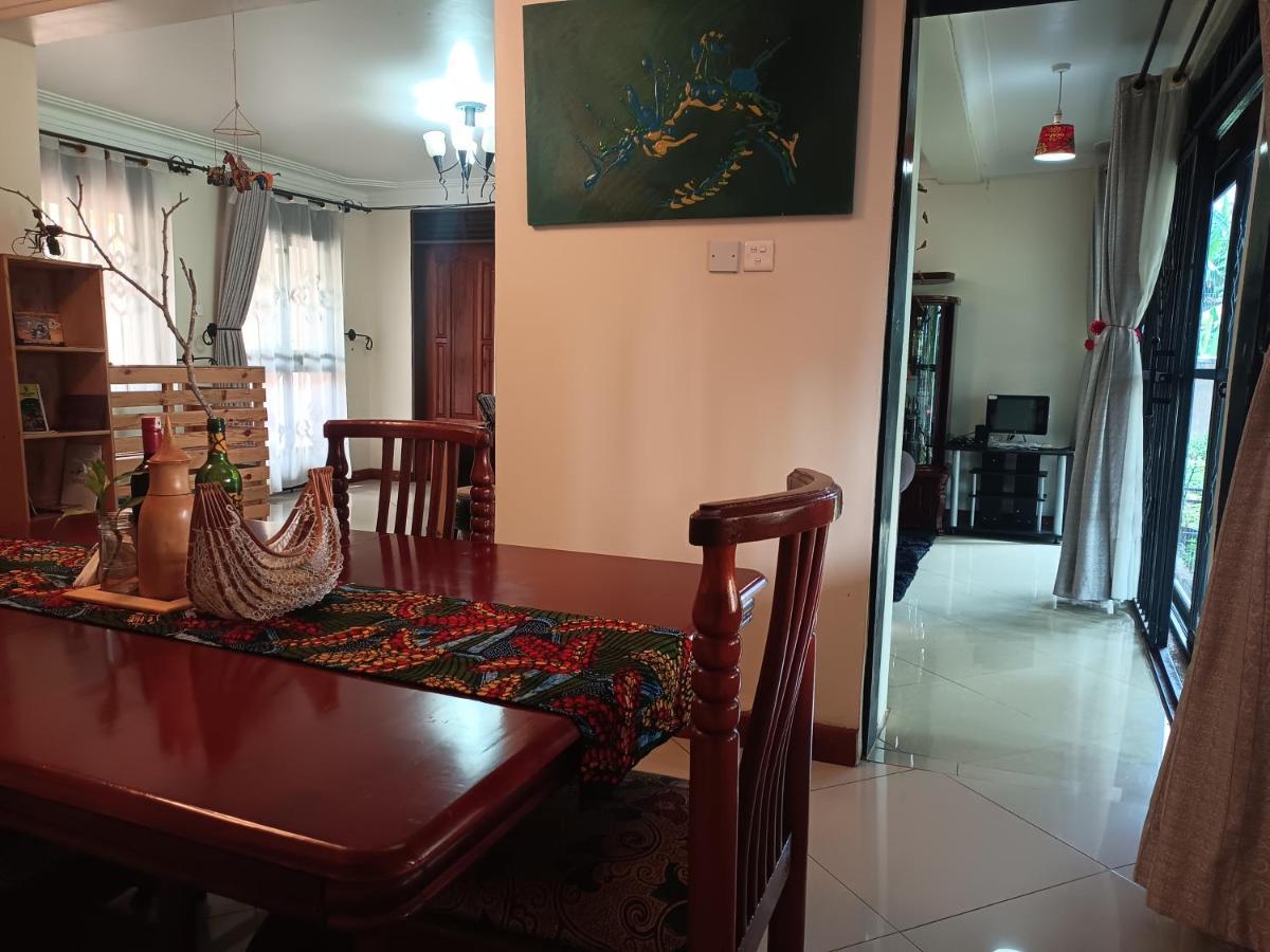 Aivilo Home เอนเทบเบ้ ภายนอก รูปภาพ