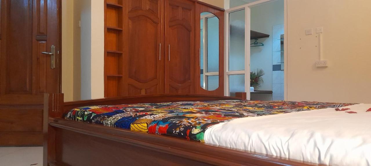 Aivilo Home เอนเทบเบ้ ภายนอก รูปภาพ