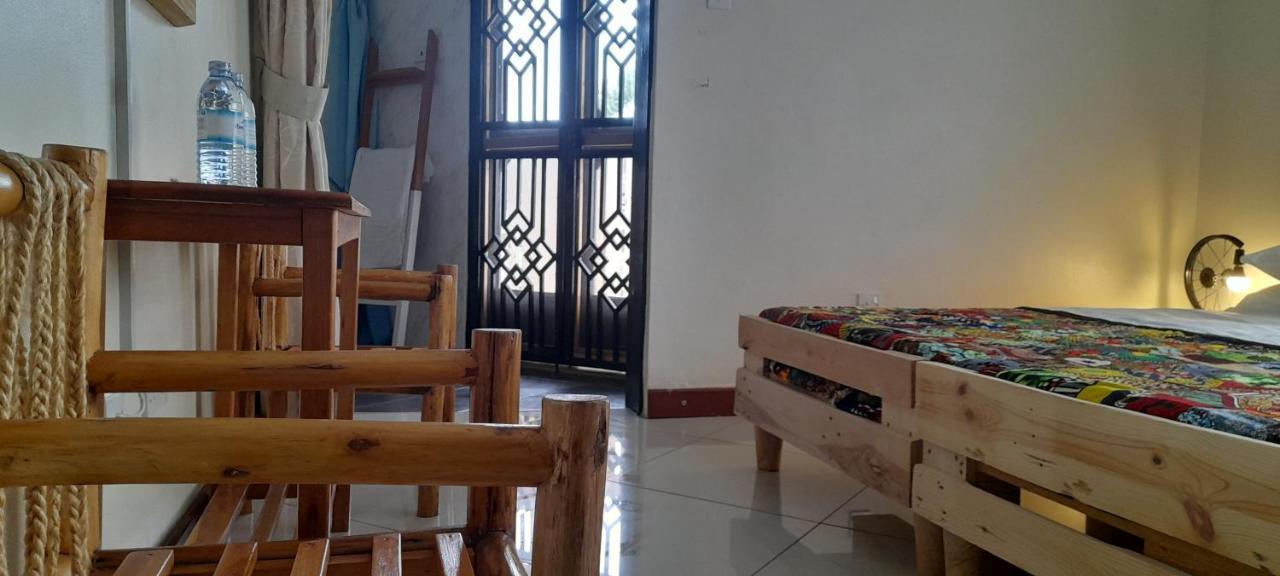 Aivilo Home เอนเทบเบ้ ภายนอก รูปภาพ