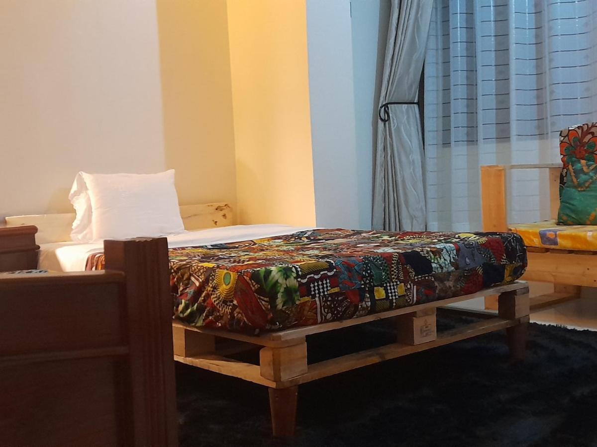 Aivilo Home เอนเทบเบ้ ภายนอก รูปภาพ